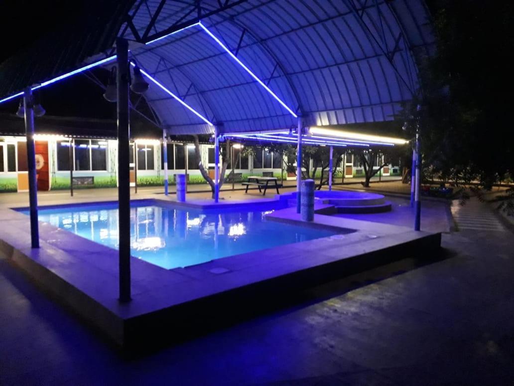 Chill Out Resort Perundurai Buitenkant foto